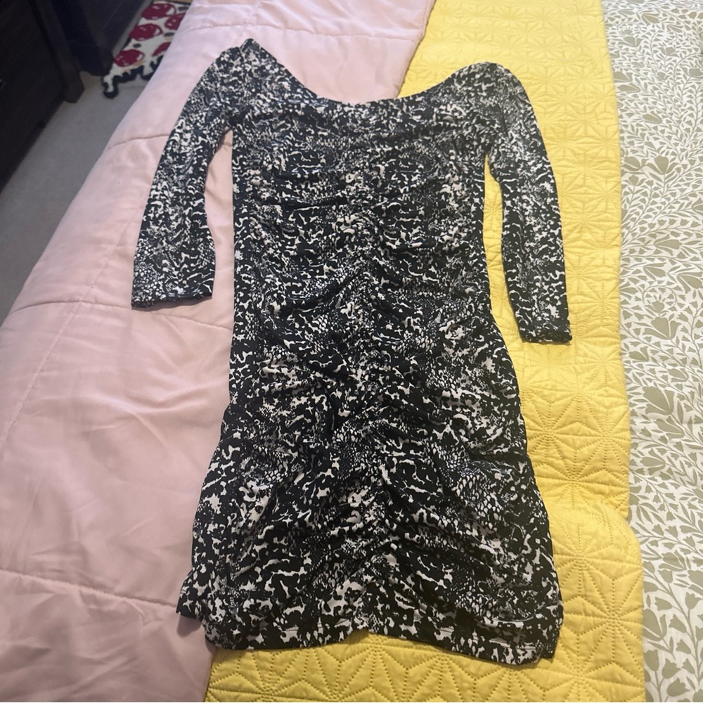 H&M Women’s Dress Size Large Black And Cream Snakeskin Print Bodycon ruching mid
